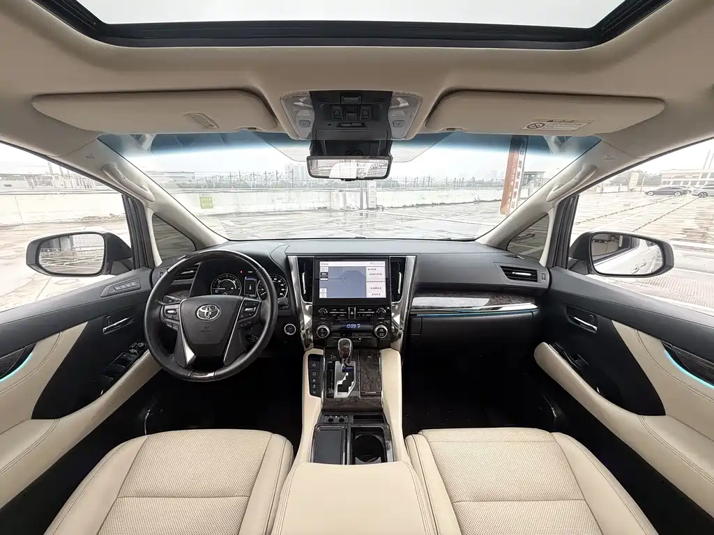 Toyota Alphard 2023 — фото 11