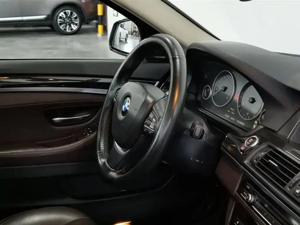 BMW 5 Series 2016 — фото 22
