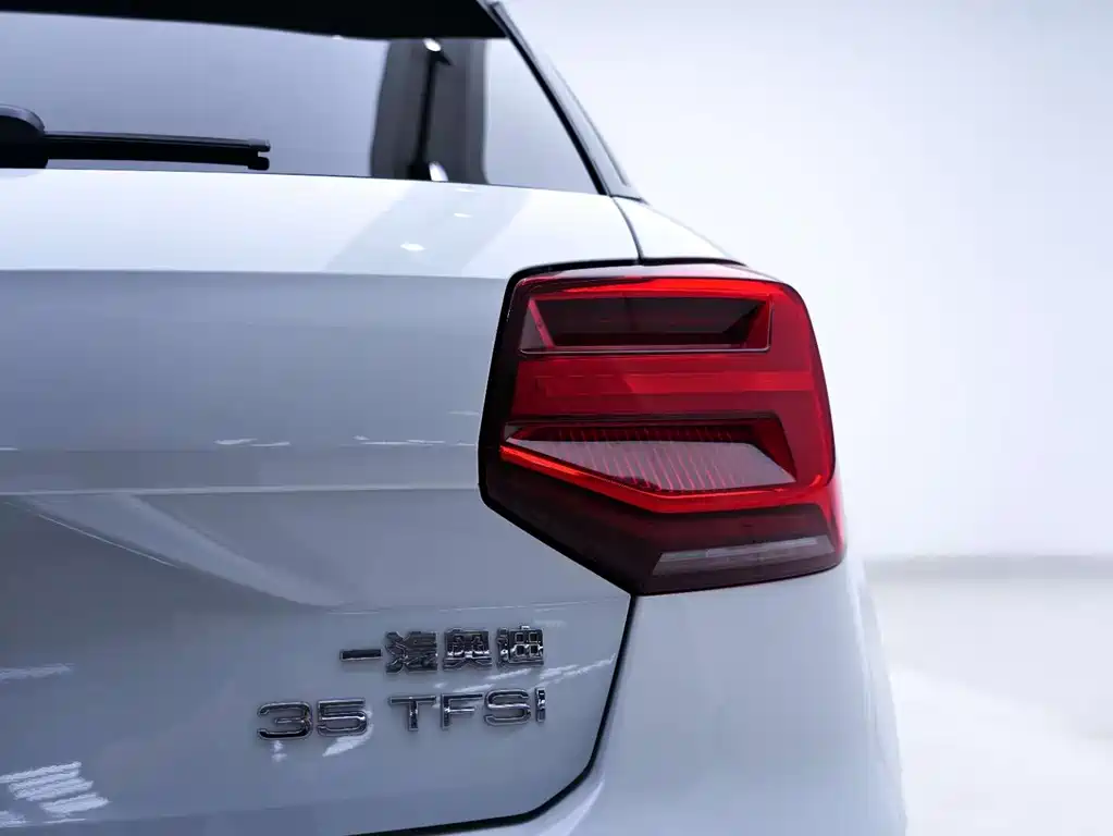 Audi Q2L 2021 — фото 12