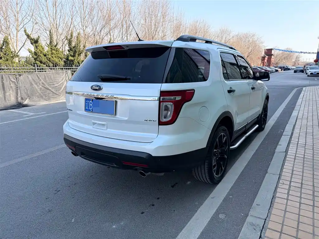 Ford Explorer 2015 — фото 14