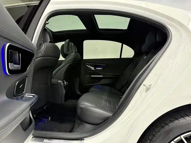 Mercedes-Benz C-Class 2023 — фото 12