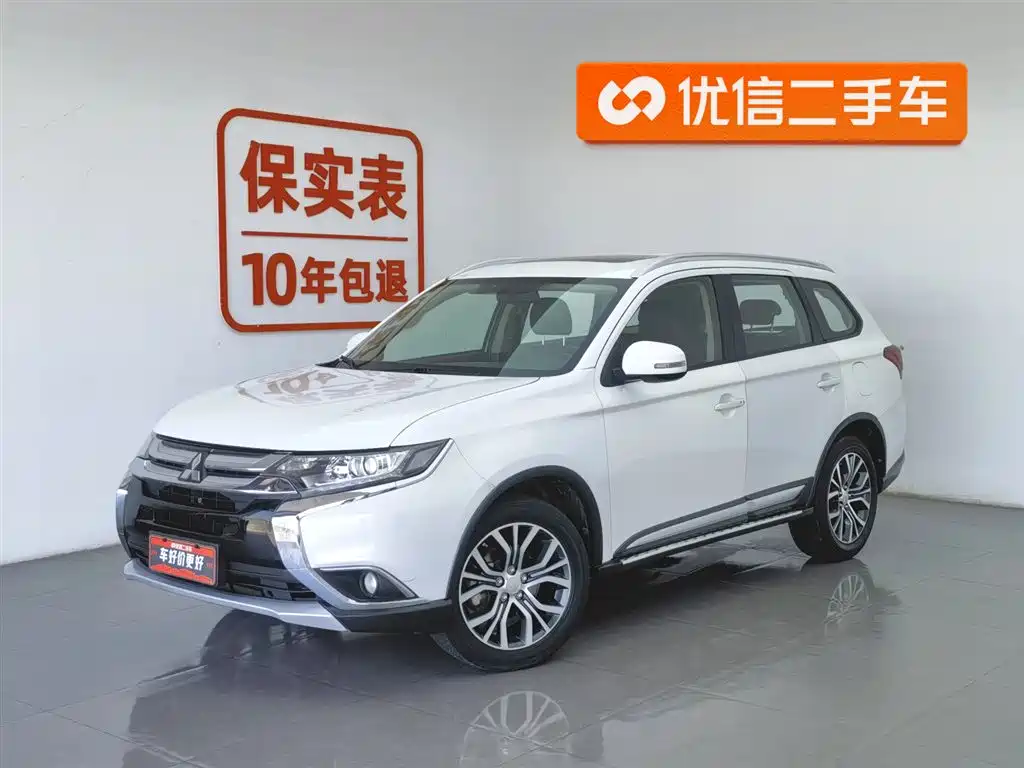 Mitsubishi Outlander 2018 — фото 1