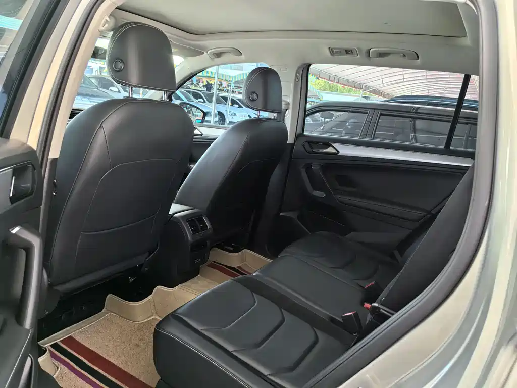 Volkswagen Tiguan L 2018 — фото 11
