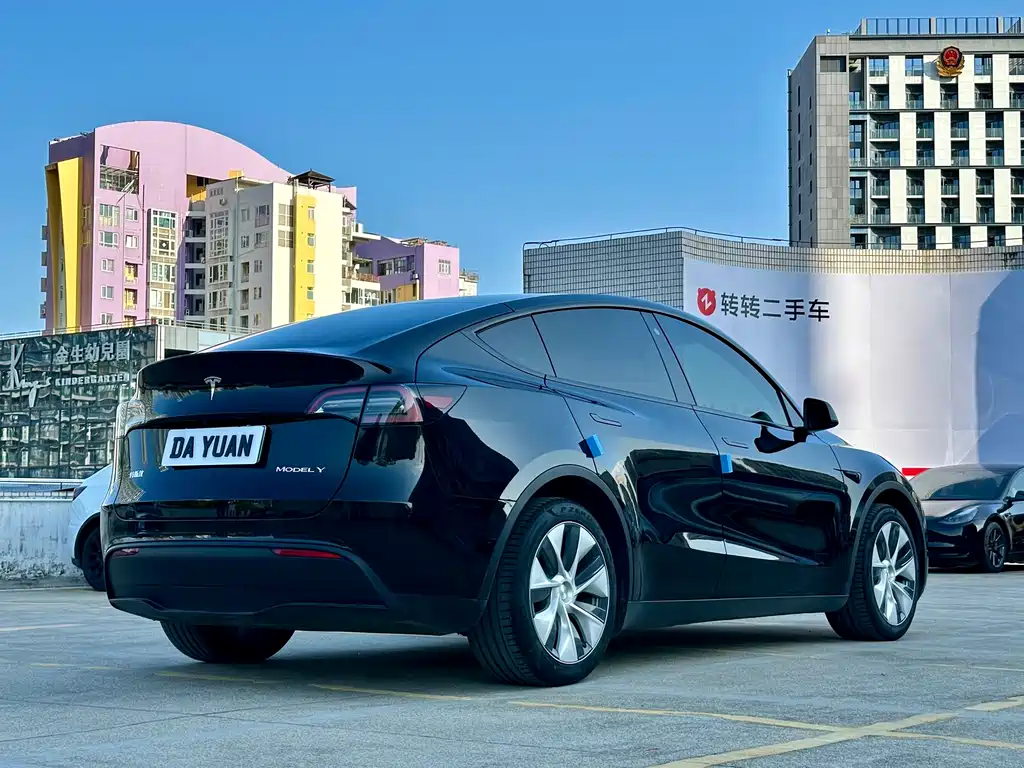 Tesla Model Y 2023 — фото 12