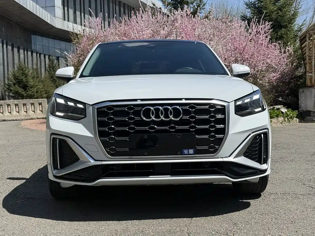 Audi Q2L 2022 — фото 2