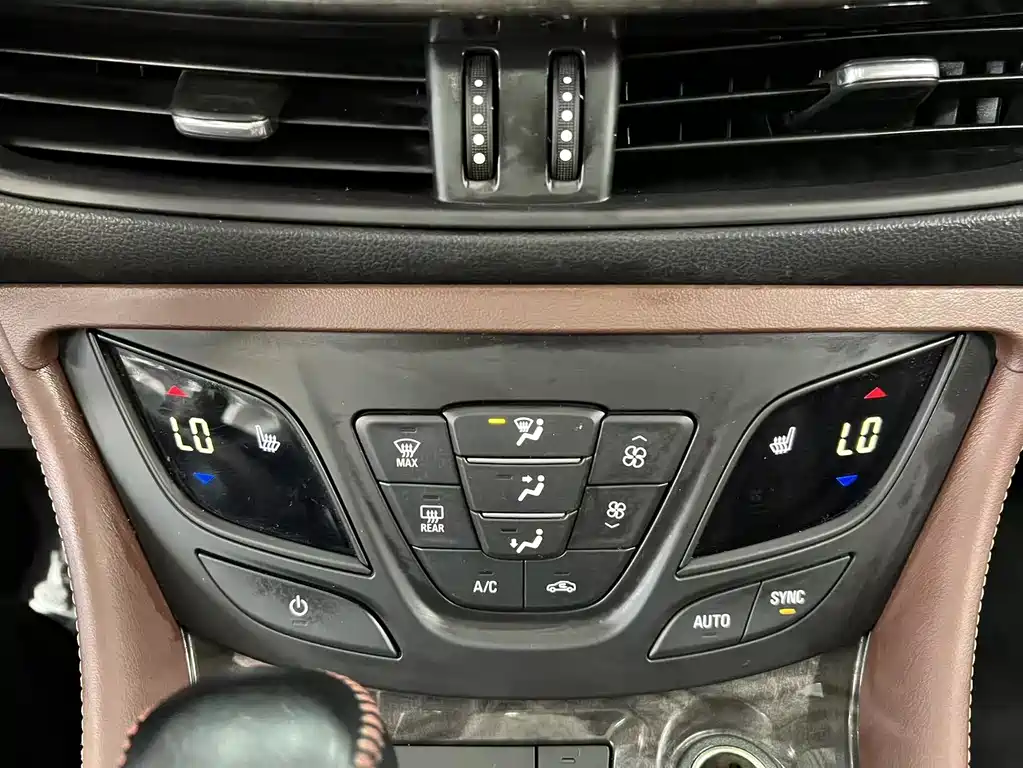 Buick Envision Plus 2016 — фото 12