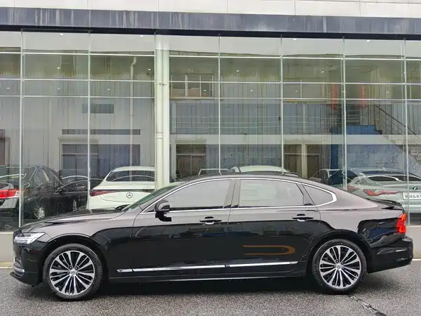 Volvo S90 2025
