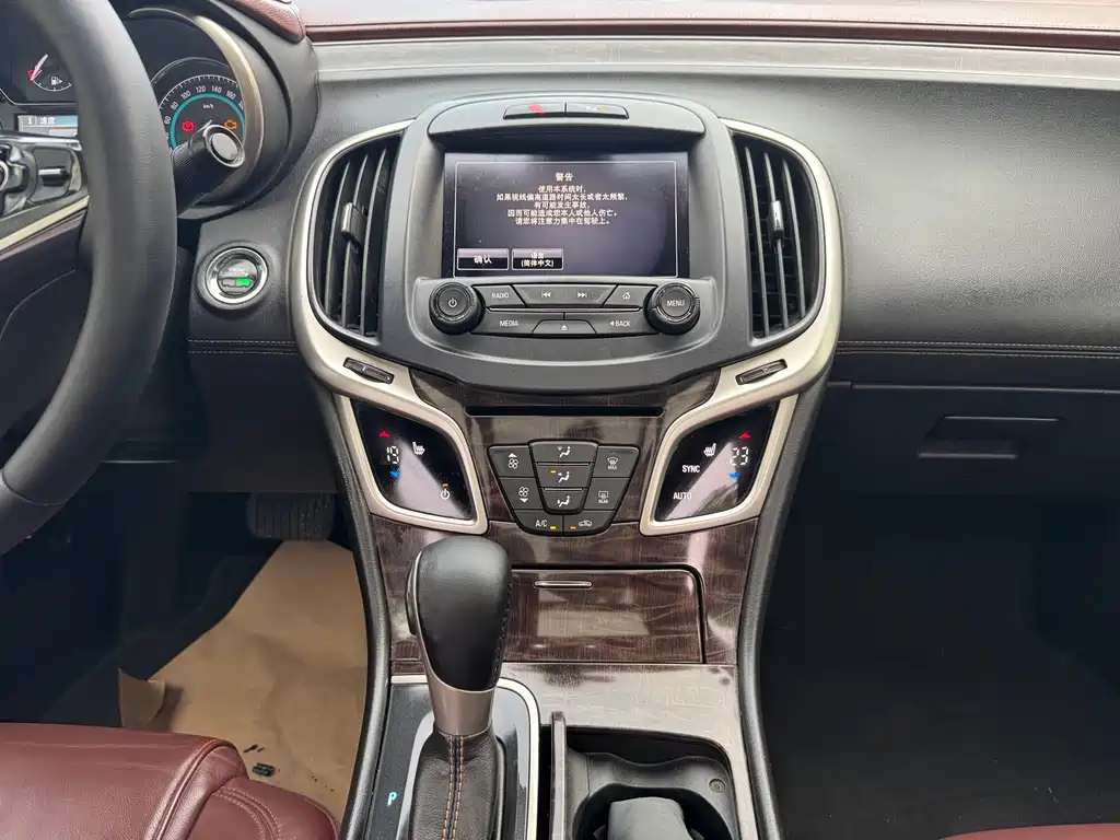 Buick LaCrosse 2015 — фото 17