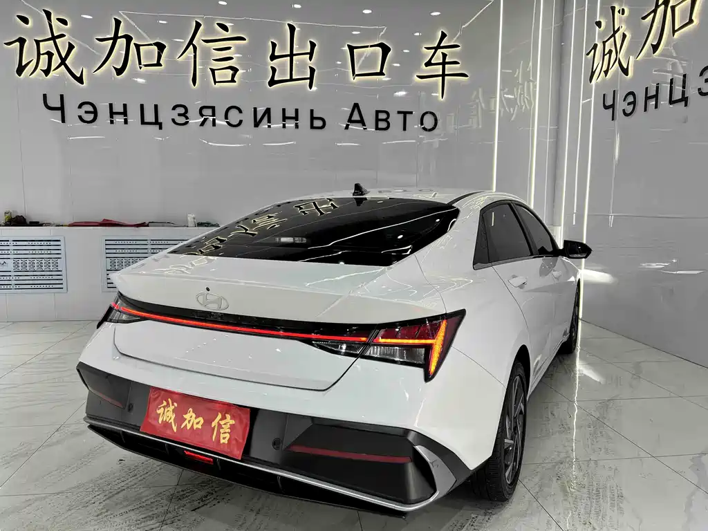 Hyundai Elantra 2023 — фото 4