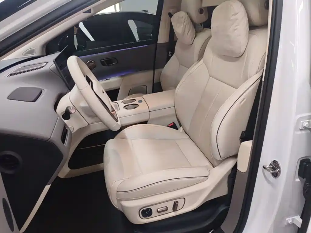 Li Auto i8 2025 — фото 15