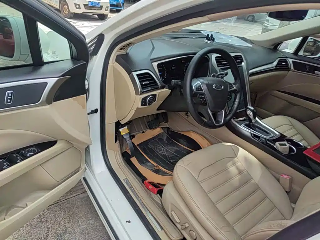 Ford Mondeo 2014 — фото 16