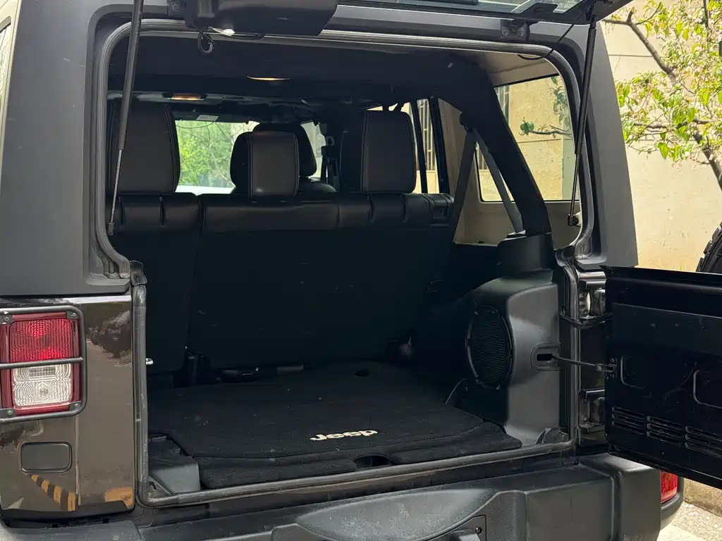 Jeep Wrangler 2014 — фото 21