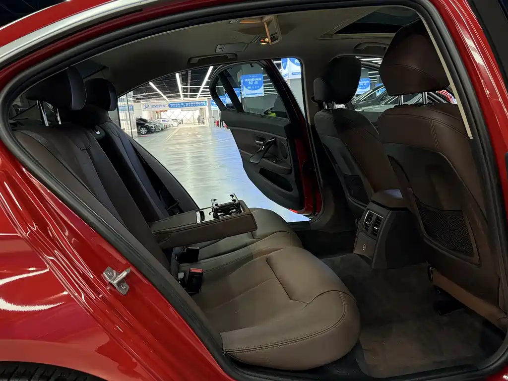 BMW 3 Series 2019 — фото 14