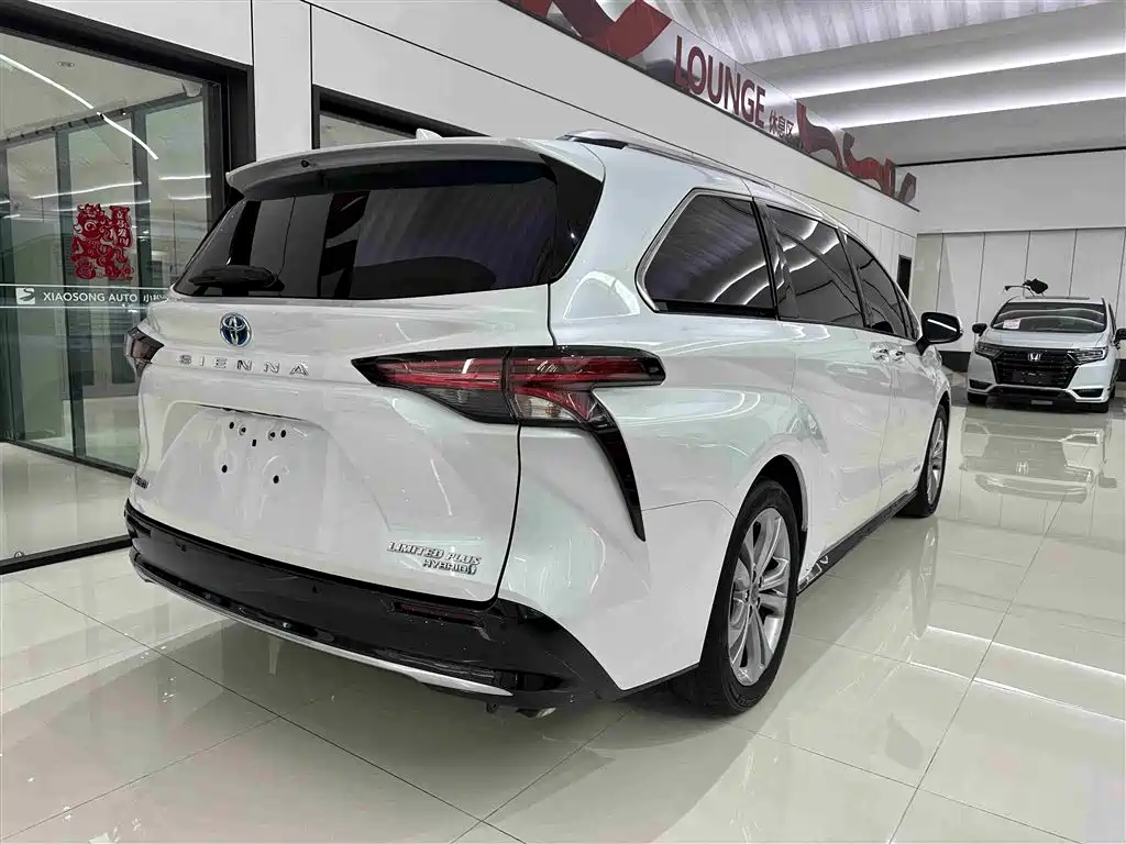 Toyota Sienna 2023 — фото 19