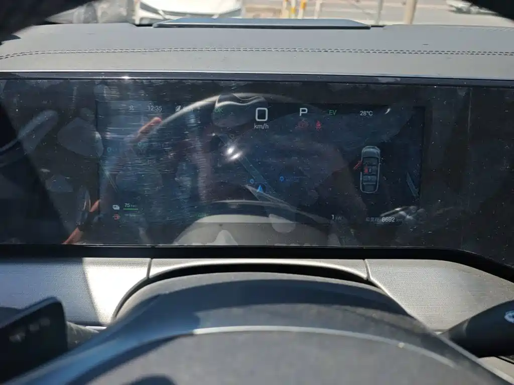 BYD L DM-i 2025 — фото 12