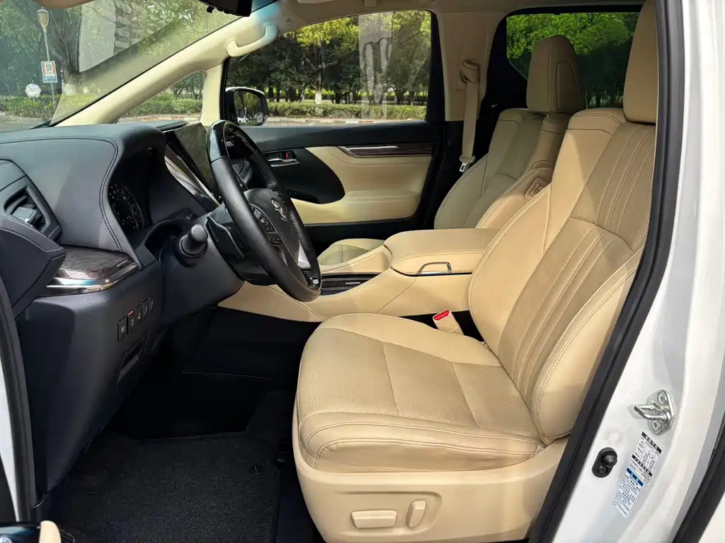 Toyota Vellfire 2023 — фото 7