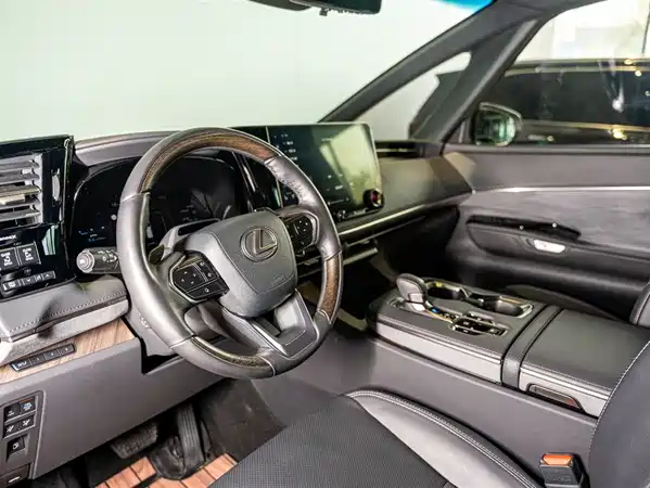 Lexus LM 2023