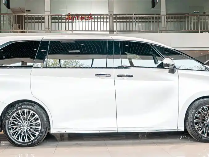 Lexus LM 2023 — фото 4