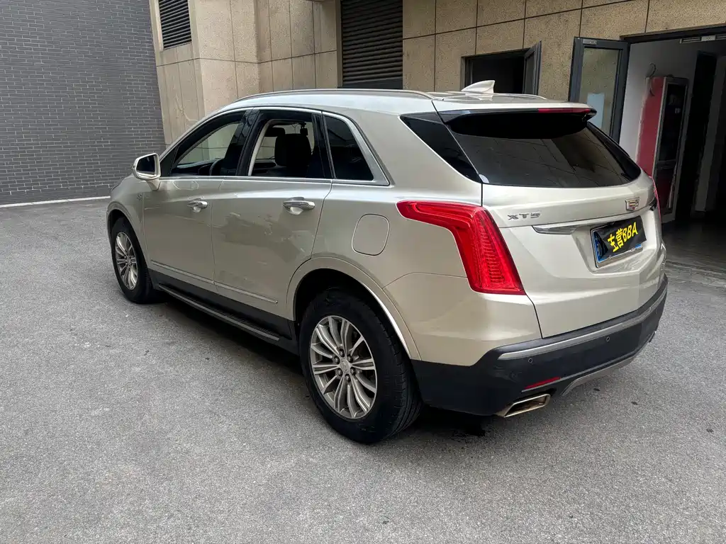 Cadillac XT5 2017 — фото 19