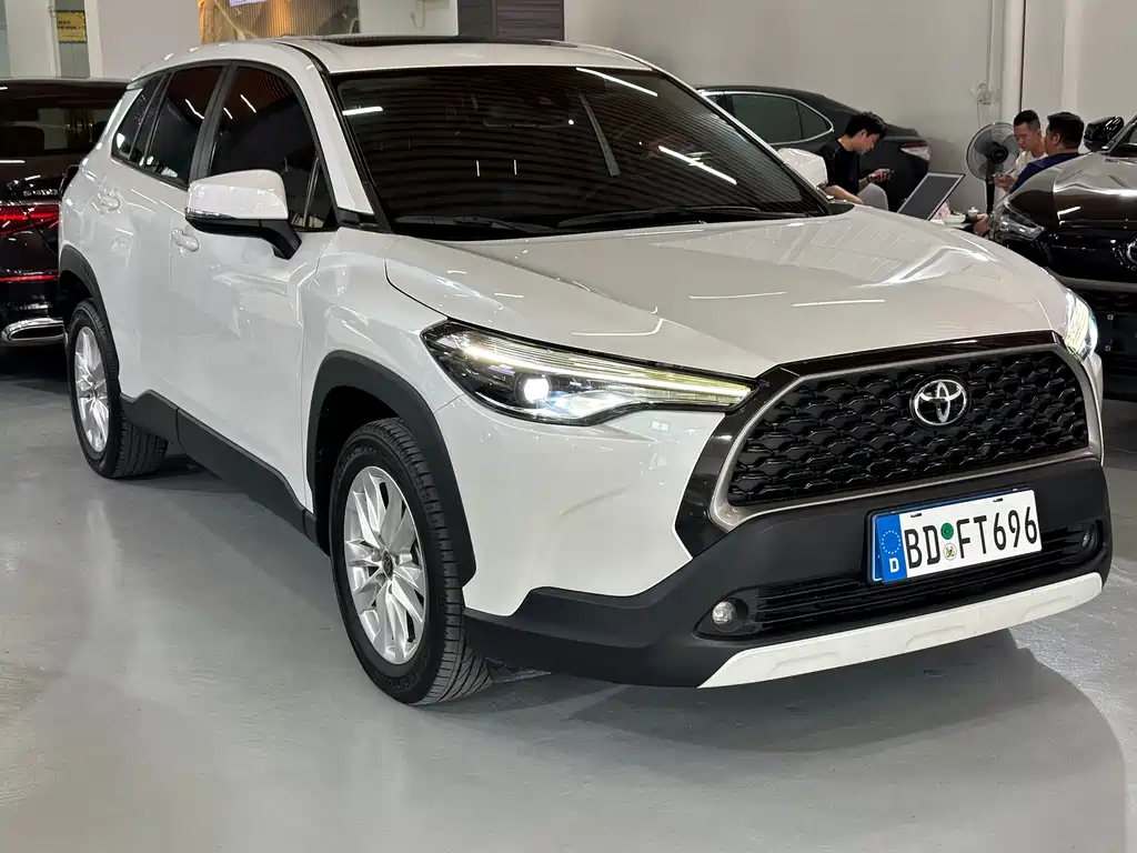 Toyota Corolla Cross 2023 — фото 3