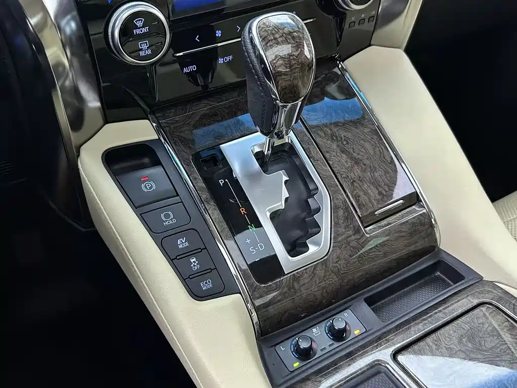 Toyota Vellfire 2019 — фото 7