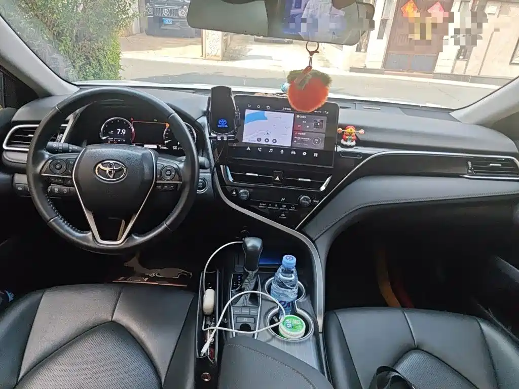 Toyota Camry 2023 — фото 13