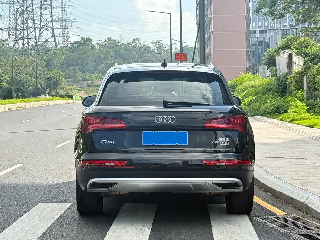 Audi Q5L 2020 — фото 13