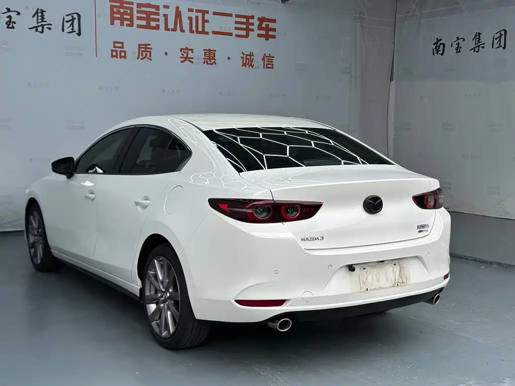 Mazda 3 Axela 2022 — фото 12