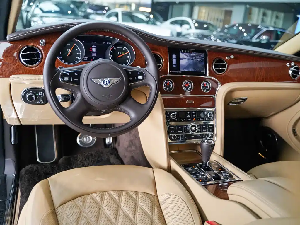 Bentley Mulsanne 2018 — фото 13