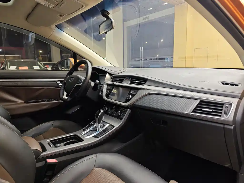 Geely Emgrand GS 2016 — фото 31