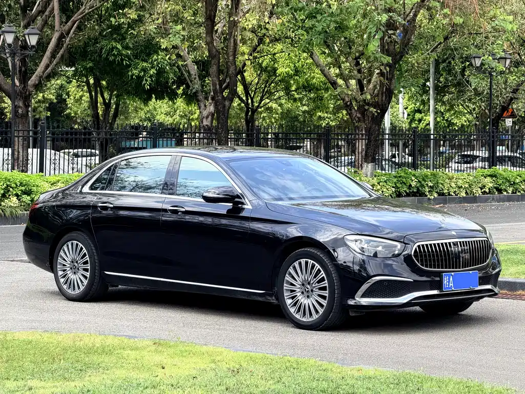 Mercedes-Benz E-Class 2023 — фото 18