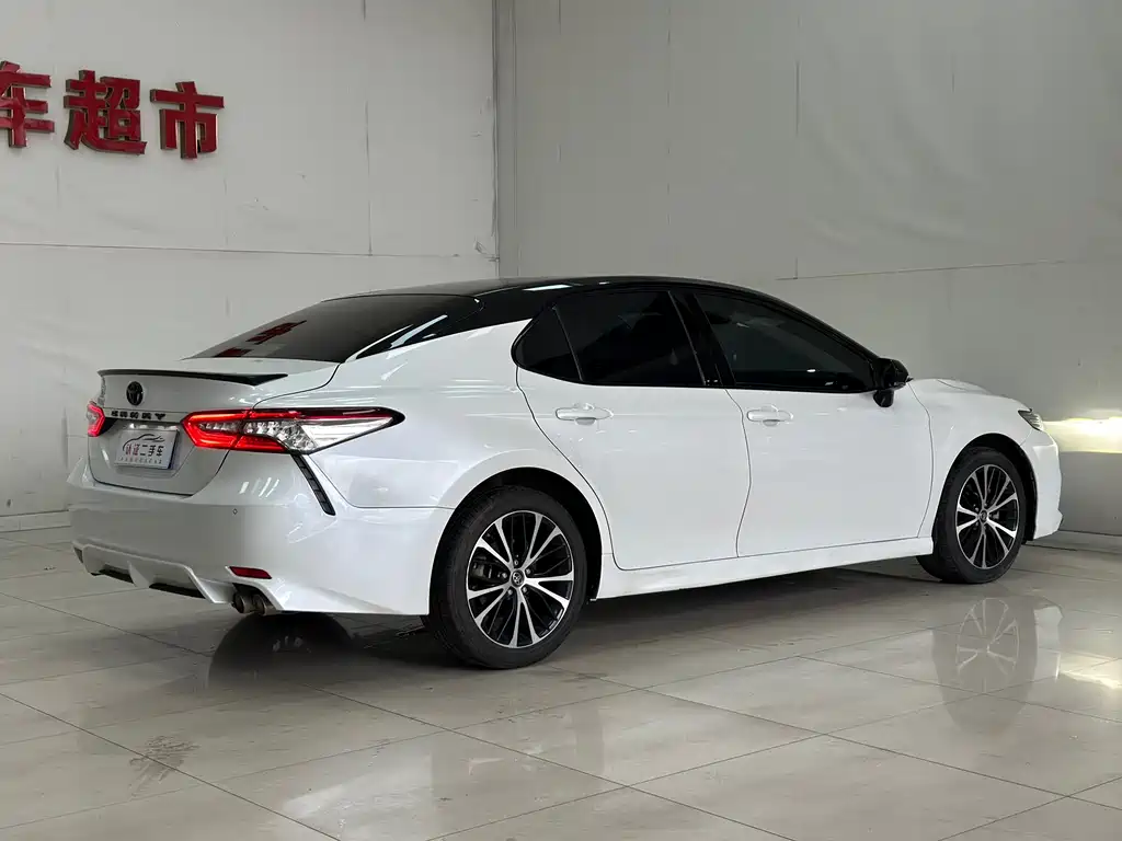 Toyota Camry 2020 — фото 16