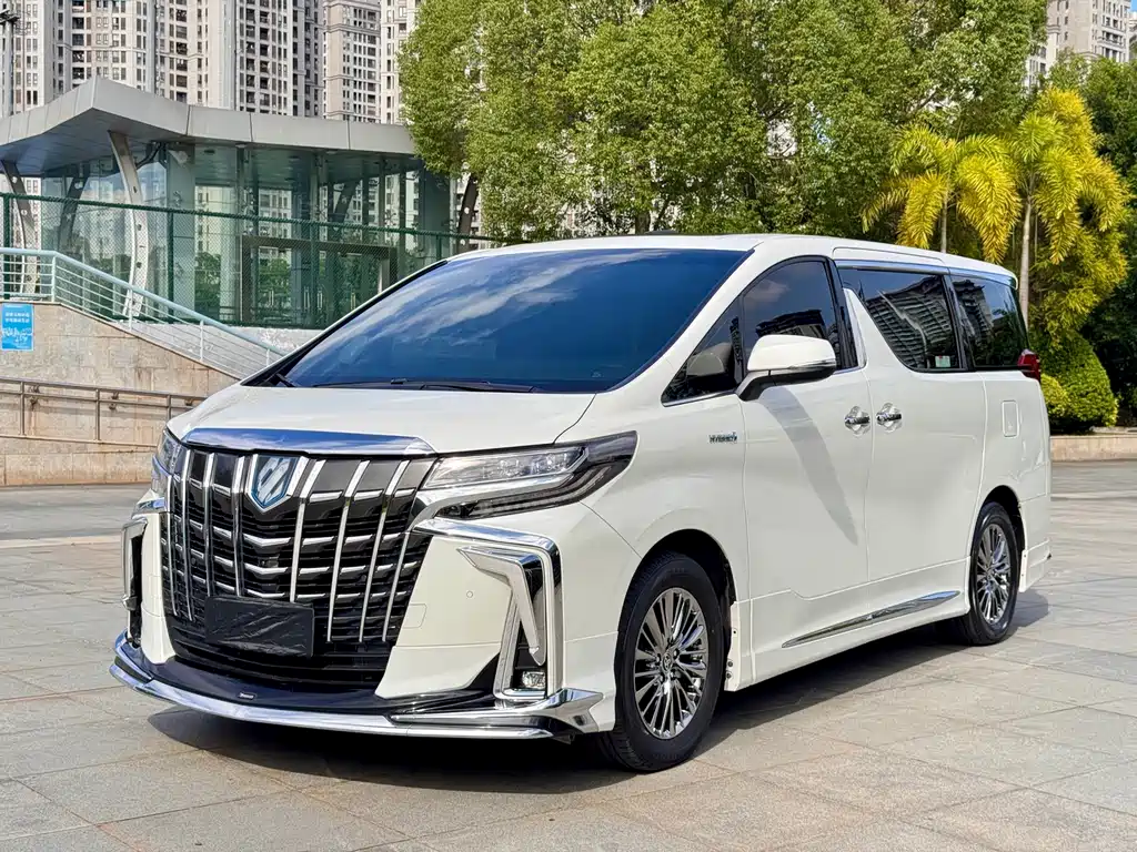 Toyota Alphard 2022 — фото 1