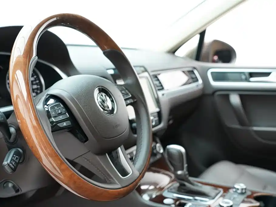 Volkswagen Touareg 2016 — фото 34