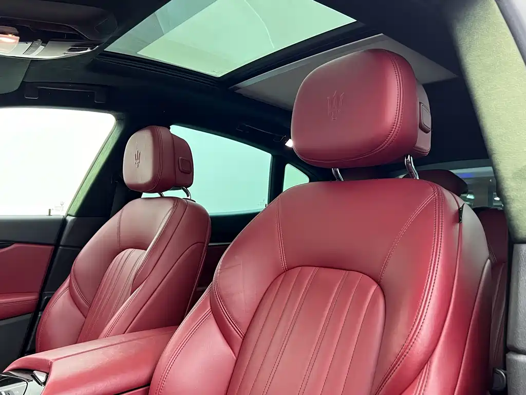Maserati Levante 2017 — фото 13