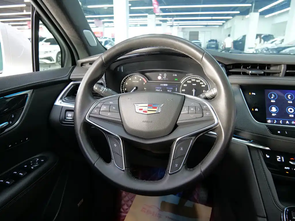 Cadillac XT5 2020 — фото 17