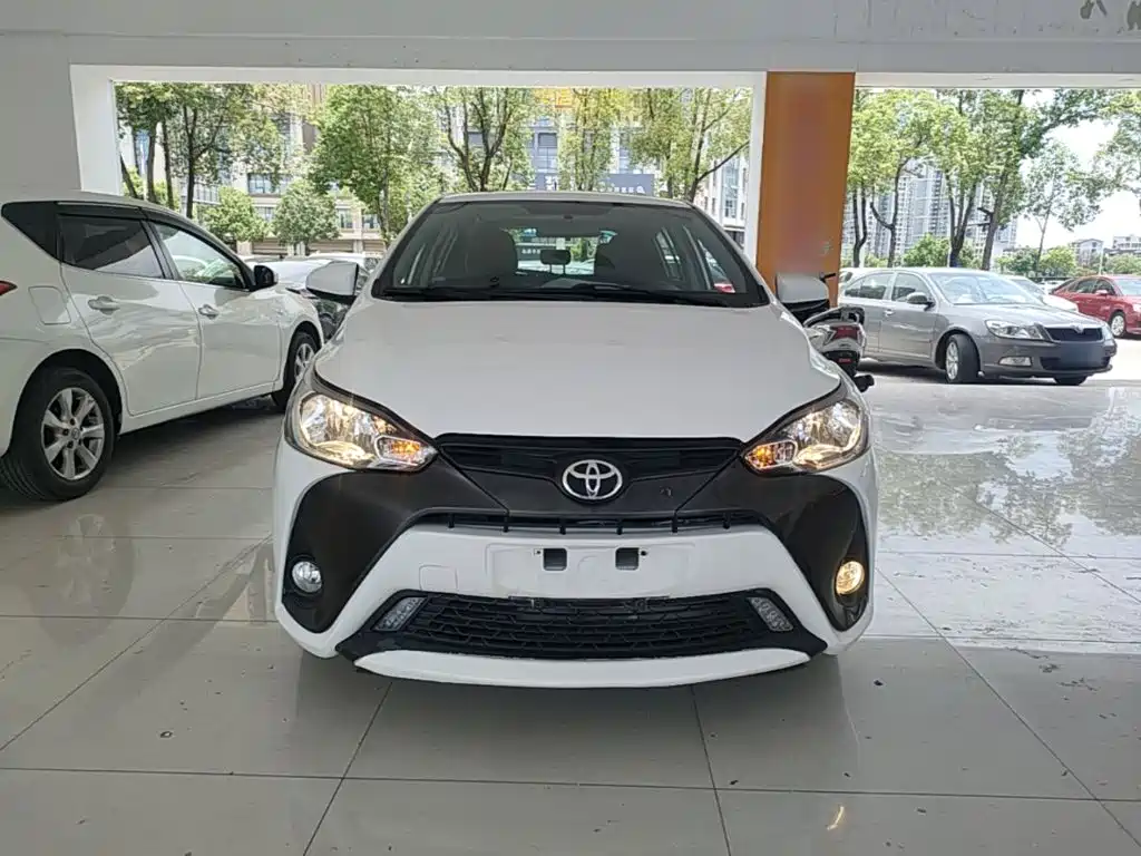 Toyota Yaris L 2016 — фото 3