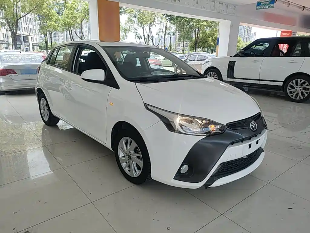 Toyota Yaris L 2016 — фото 4