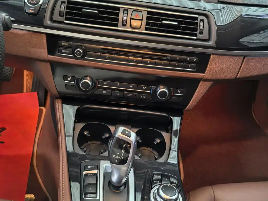 BMW 5 Series 2017 — фото 10