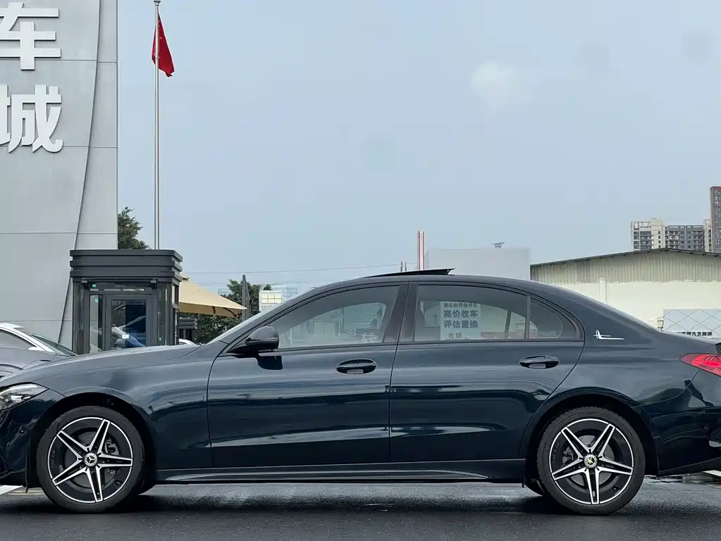 Mercedes-Benz C-Class 2023 — фото 4