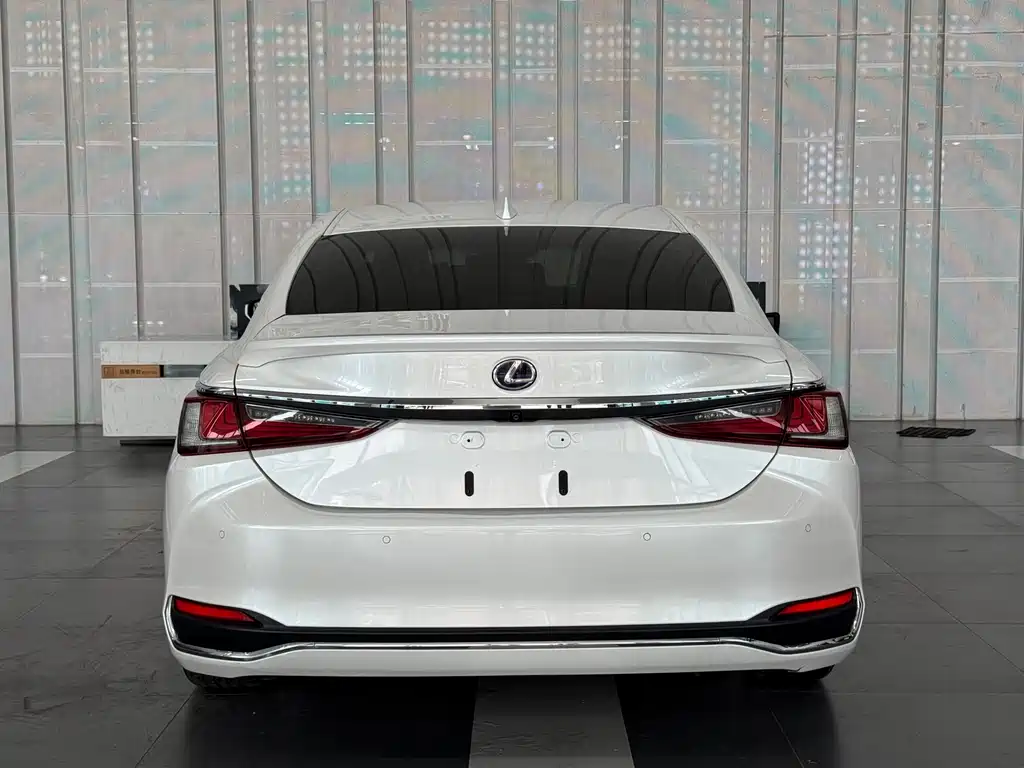 Lexus ES 2018 — фото 5
