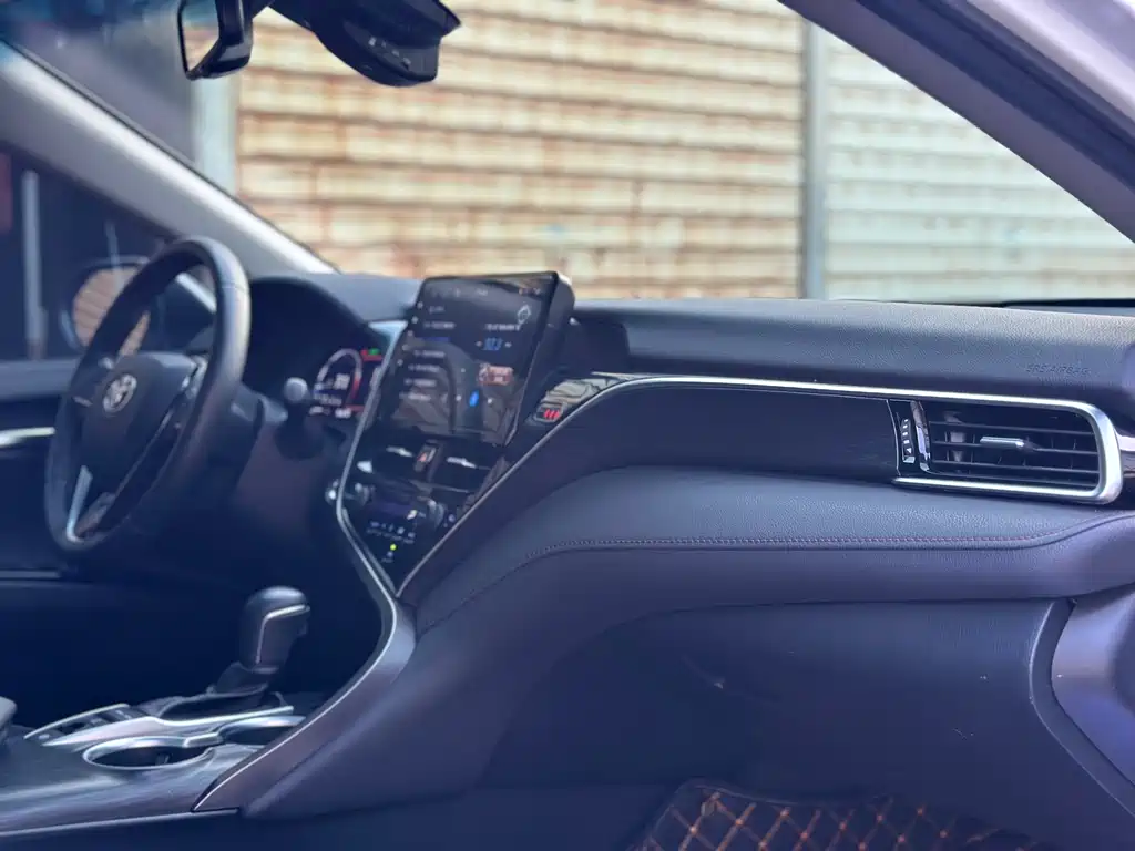 Toyota Camry 2023 — фото 19