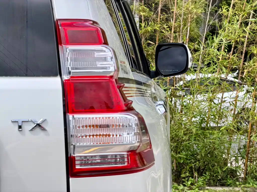 Toyota Prado 2017 — фото 32