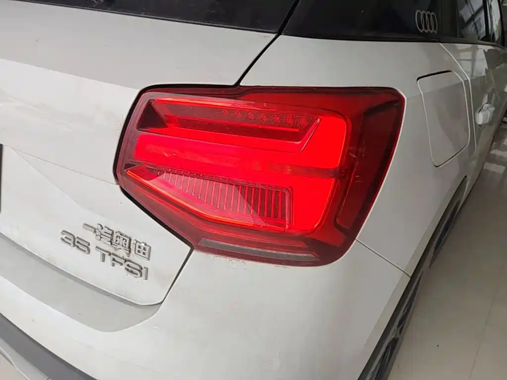 Audi Q2L 2021 — фото 8