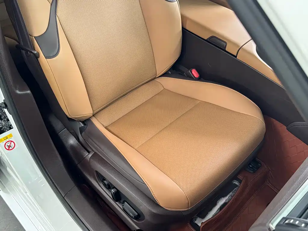 Lexus ES 2018 — фото 19
