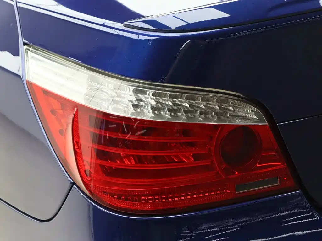 BMW M5 2006 — фото 30
