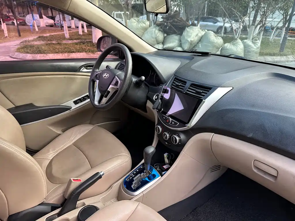 Hyundai Verna 2016 — фото 18
