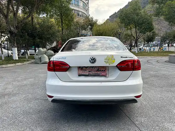 Volkswagen Sagitar 2014