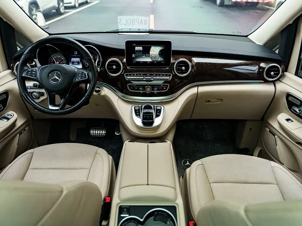 Mercedes-Benz V-Class 2018 — фото 17