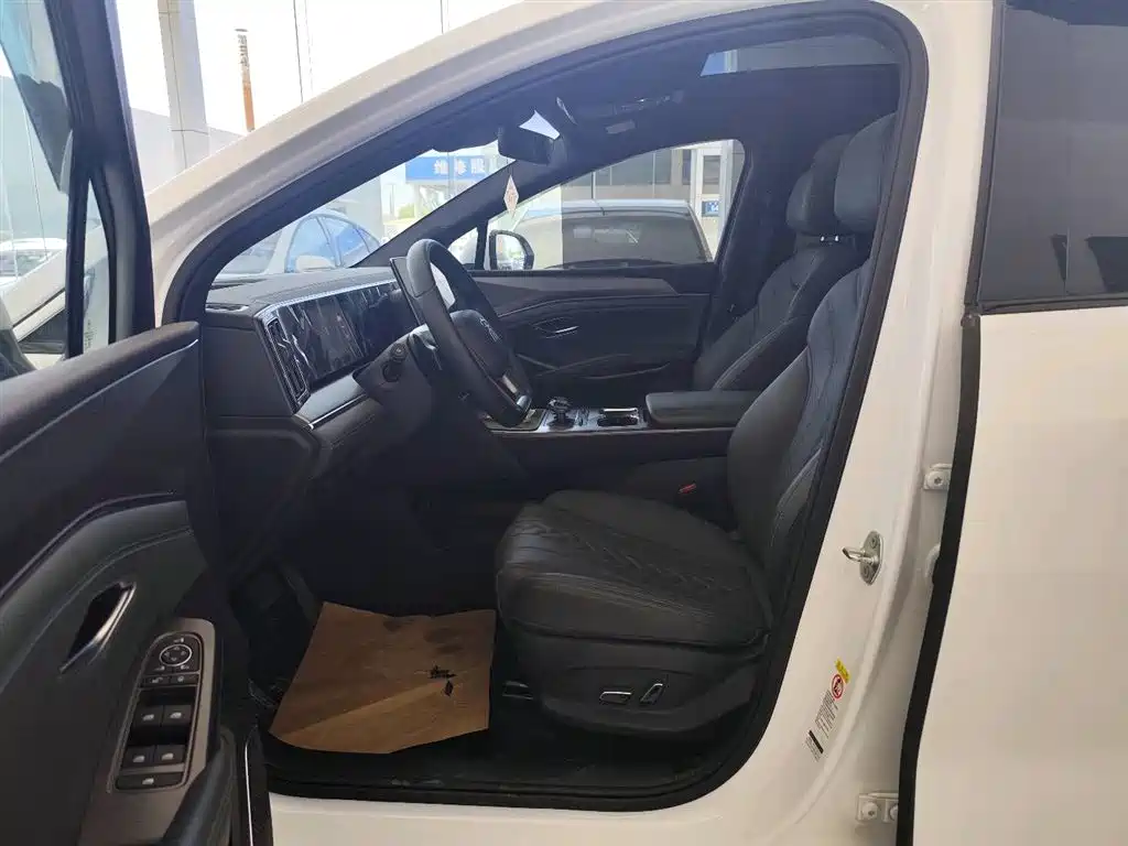 BYD L DM-i 2025 — фото 3